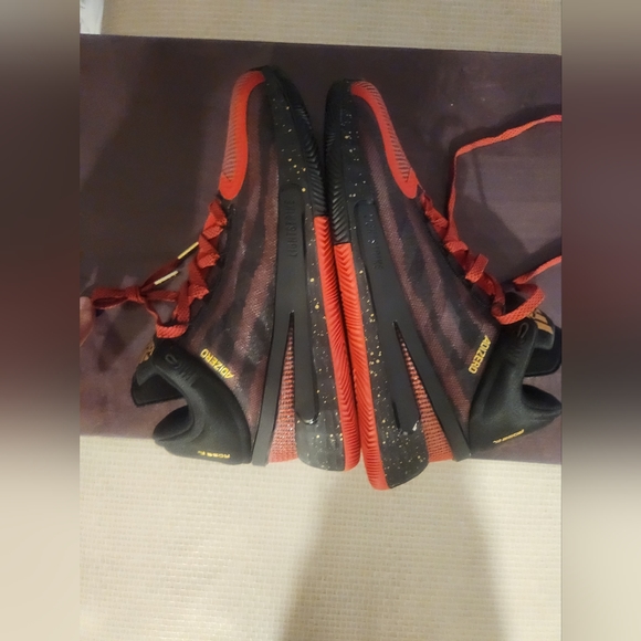 Derek Rose 11 size 8.5 - Picture 2 of 4